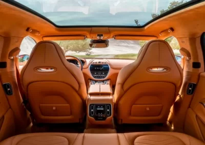 Renting del Aston Martin DBX